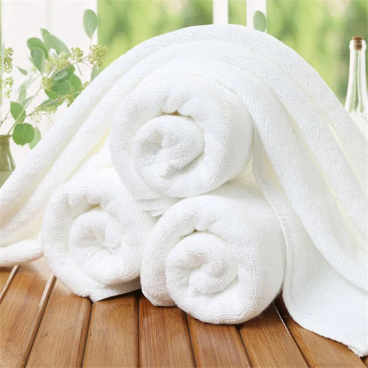 Fluffy hotel towels available from top hotel supply vendors